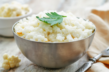 creamy cauliflower garlic rice