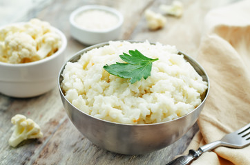 creamy cauliflower garlic rice