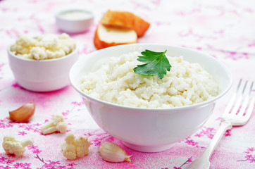 creamy cauliflower garlic rice