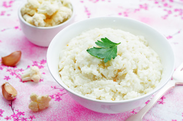 creamy cauliflower garlic rice