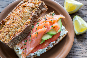 Sandwich with salmon, avocado and tomatoes