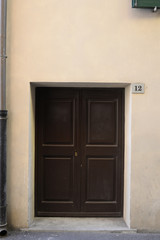 Portone di legno, ingresso vecchia casa signorile