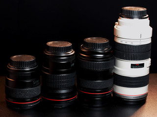 Fototapeta na wymiar комплект объективов для камеры