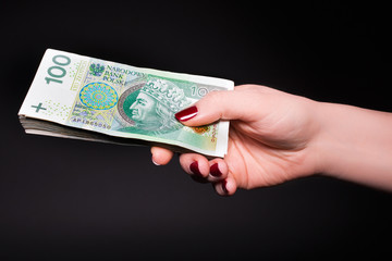 Polskie pieniądze w kobiecej dłoni - banknoty - obrazy, fototapety, plakaty
