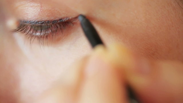 Eye make-up closeup - eyepencil and mascara
