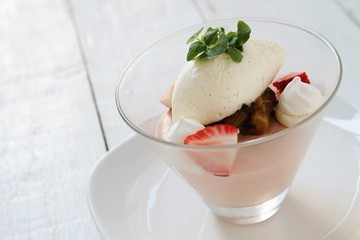 strawberry mousse dessert