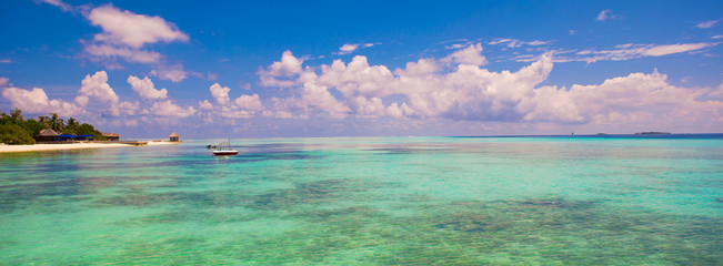 Obraz premium Idyllic perfect turquoise water at exotic island