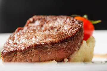 steak with mashed potatoes