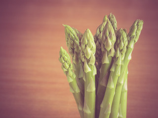  asparagus on wooden table 