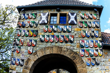 Wappentor der Wachenburg in Weinheim an der Bergstraße