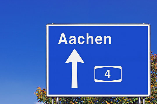 Wegweiser auf A4 in Richtung Aachen