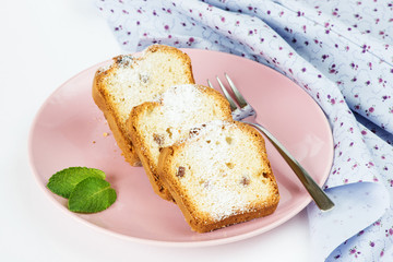 Cake with raisins