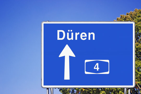 Wegweiser auf A4 in Richtung D&uuml;ren