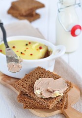 Fototapeta na wymiar Chicken liver pate on bread and in plate
