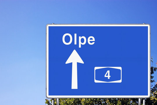 Wegweiser auf A4 in Richtung Olpe