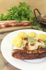Brawurst und Sauerkraut mit Schinkenspeck
