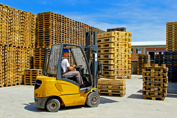 Pallet forklift © markobe