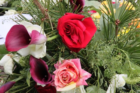 Blüten der Trauer bei Beerdigung