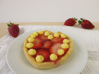 Törtchen Herz mit Erdbeeren