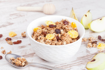 granola with raisin