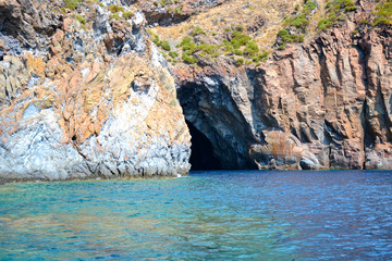 Fototapeta na wymiar Panorama of the Aeolian islands seen from the sea