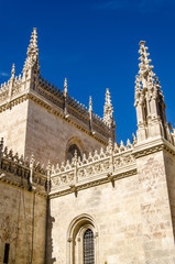 Fototapeta na wymiar Zinnen der Kathedrale in Granada vor blauem Himmel