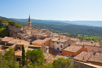Fototapeta na wymiar View of Saint Saturnin d Apt, Provence, France