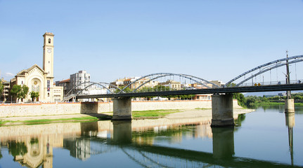 Puente sobre el río Ebro en Tortosa, Tarragona