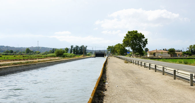 Canal de riego en el Delta del Ebro, Amposta, Tarragona