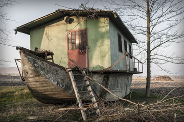 Relitto di casa galleggiante