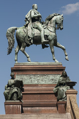 Fototapeta na wymiar Estatua ecuestre del káiser. Berlin
