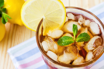 Glasse of ice tea with lemons and mint