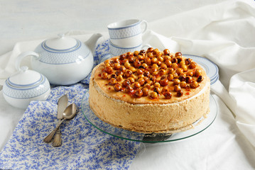 Cake with mousse, caramelized apples, with hazelnut in caramel