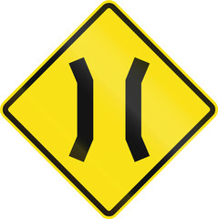Chilean road warning sign: Narrow bridge symbol