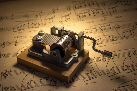 Music box with notes