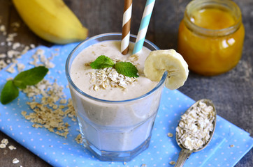 Banana smoothie with honey and oats.