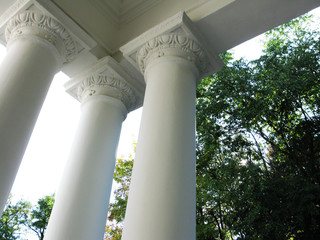 Columns of ancient buildings © Silmairel