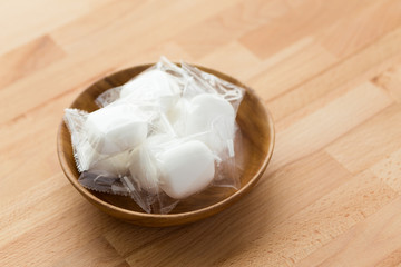 Marshmallows in wooden dish