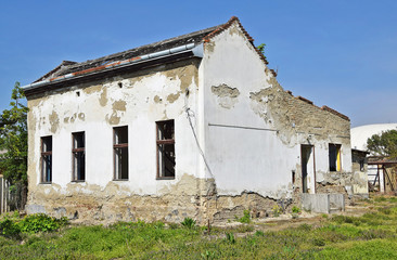 Fototapeta na wymiar Old ruined building waiting for demolition