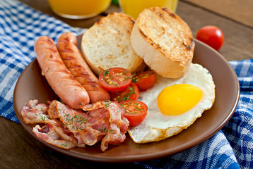 English breakfast - toast, egg, bacon and vegetables