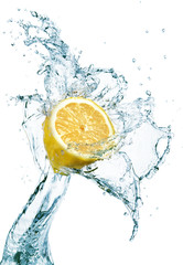 Fototapeta na wymiar Lemon in water splash