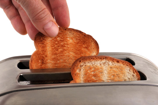 Toast grillés sortis du toaster