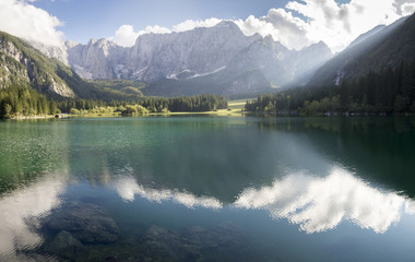 	jezioro górskie w Alpach - obrazy, fototapety, plakaty