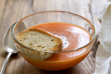 tomato soup in bowl with bread