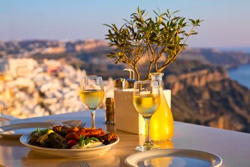 Photo sur Aluminium Santorin Dinner for two on a sunset background