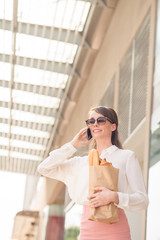 Fototapeta premium Business lady with paper bag