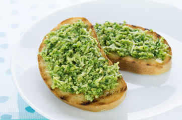 Toasts with garlic sauce
