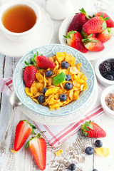 Cornflakes with berries