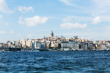 Obraz premium City and the river