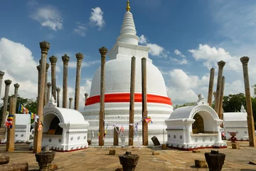 Zelfklevend Fotobehang Monument Anuradhapura ruin, Thuparamaya dagoba, Sri Lanka